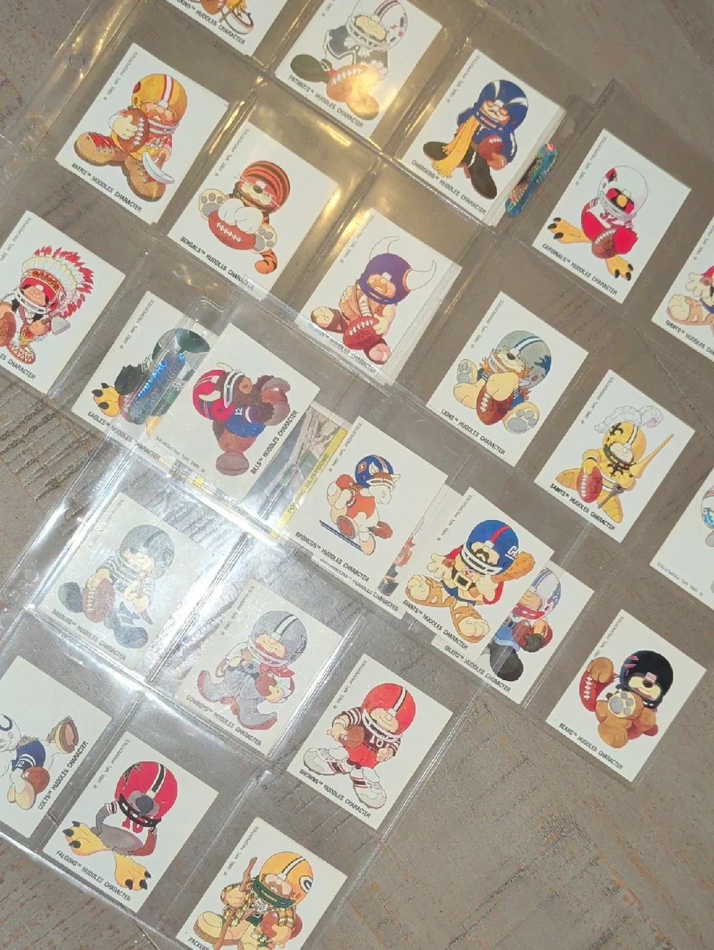 1983 Panini NFL HUDDLES Stickerbacks - Picture 2 of 5